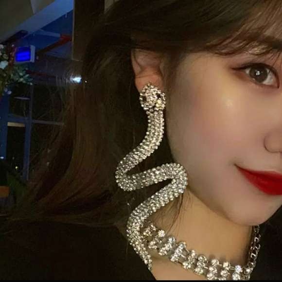 🎀Georgous Large Sparkling Snake Shape Earr - Picture 7 of 7